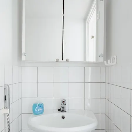 Nordic 2br With Sauna & Glazed Balcony Lägenhet Helsingfors